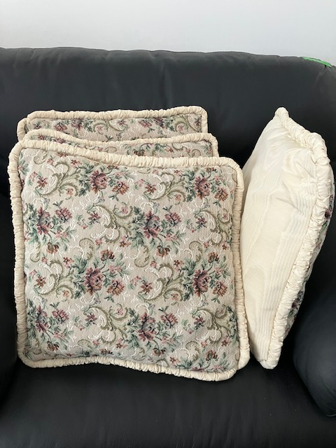 Set of 4 - Throw Cushions