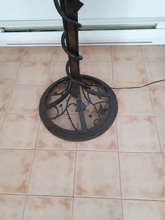 Lampe sur pied Antique 1950 in Indoor Lighting & Fans in Laval / North Shore - Image 4