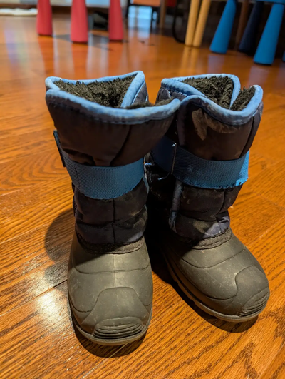 Kids Shoes - Kamik Snowboot / Snowbug 9C / Size 9 black/blue, View more