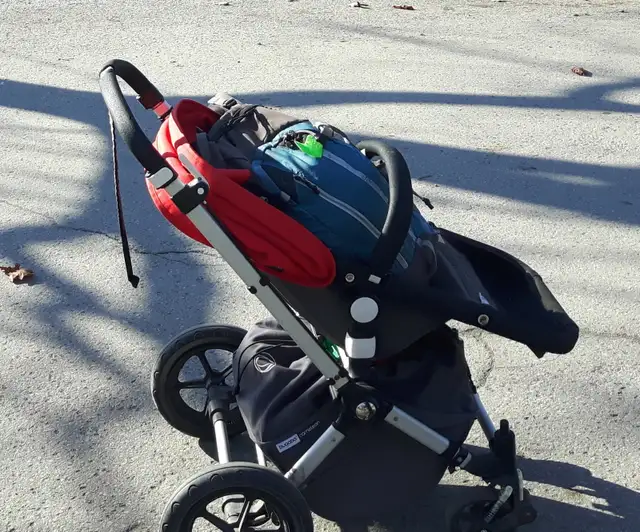 Poussette Bugaboo Cameleon 3 Stroller in Strollers, Carriers & Car Seats in City of Montréal - Image 2