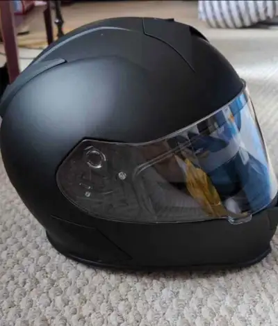 Used once for 20 min. Pristine condition with box. Z1R Warrant Helmet matte black with clear visor +...