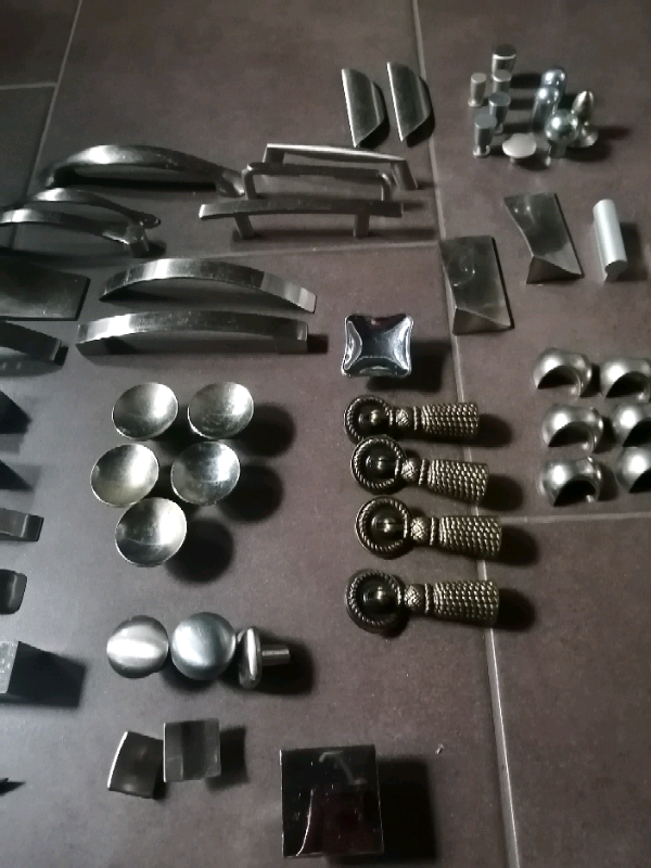 Lot de poignées différentes in Other in Sherbrooke - Image 4