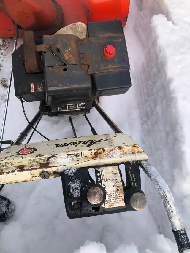 Souffleuse Arien 8hp X 32po pour pièces in Lawnmowers & Leaf Blowers in Trois-Rivières - Image 3