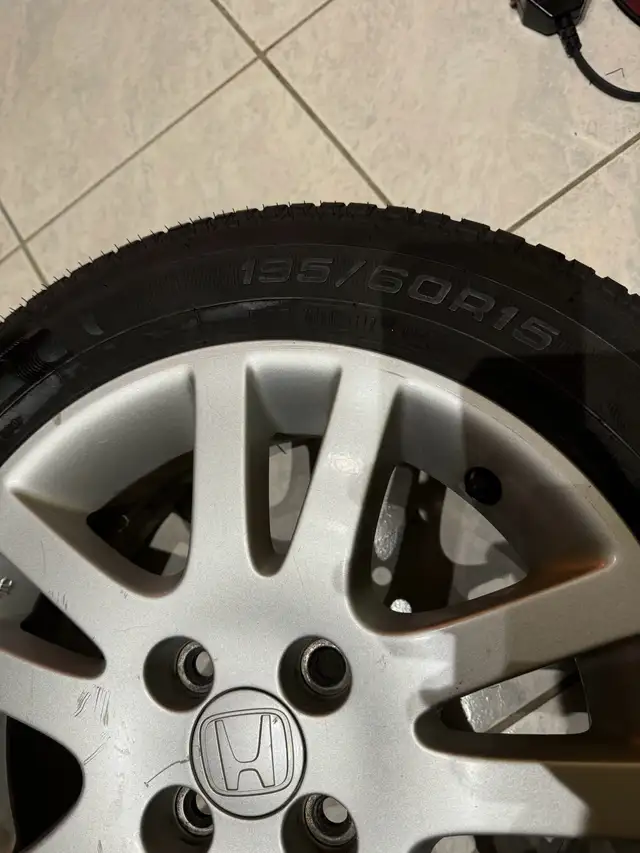 2 pneus 4 saisons/été  195/60/R15 in Tires & Rims in Trois-Rivières - Image 3
