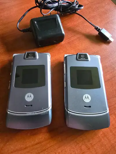Selling two Motorola RAZR phones that are both in ok condition, those are CDMA phones so only for so...