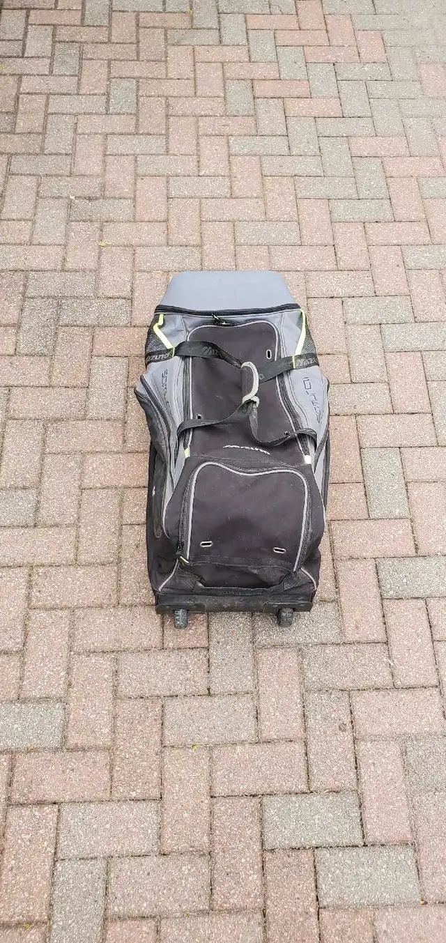 MIZUNO Baseball Equipment Bag  Wheeled in Baseball & Softball in Barrie - Image 6