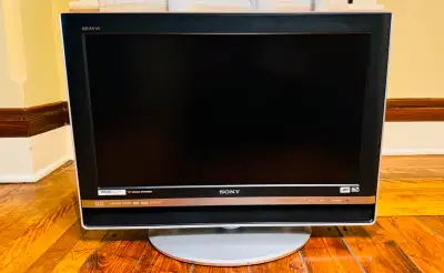 [SONY] BRAVIA XBR 26” LCD TV – Mint Condition w/ Remote, Box, & Manual – Monitor Ready Experience pr...