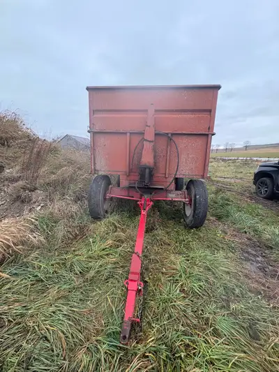 Surplus Equipment Supertilt Dump Wagon with Grain Door 10’x5’x93” SuperTilt box Single remote dump,...
