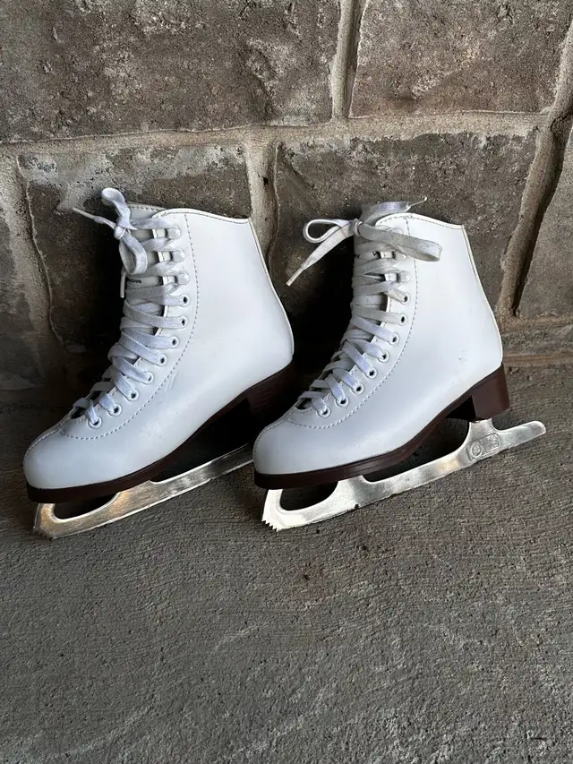 Glacier Jackson Children’s Figure Skates - Size 2 in Skates & Blades in Kitchener / Waterloo - Image 3