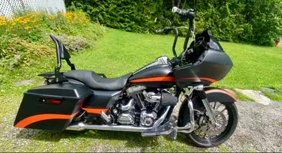 Harley Davidson FLHTP (police pack) 2009 convertie en Road Glide. Moteur 103 pc 6 vitesses 1690cc re...