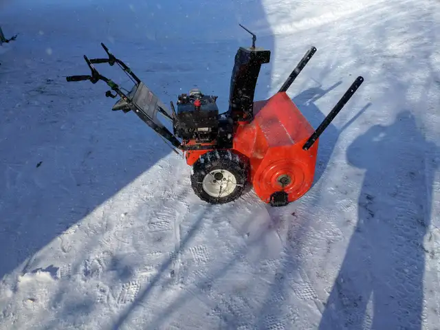 Souffleuse Ariens ST 1032 in Snowblowers in Laval / North Shore - Image 5