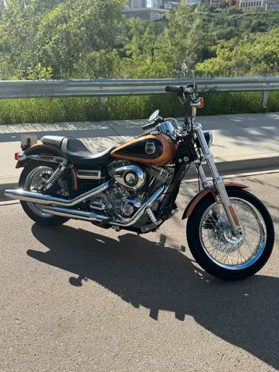 2008 Dyna Super Glide 105 year anniversary edition Number 1469/2000 100% original in brand new condi...