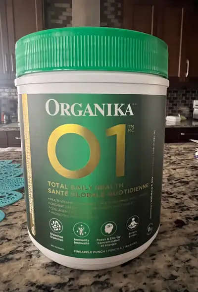 • Size: 450g container (30 servings — roughly 15g per scoop) • Flavor: Pineapple Punch (Punch à l’An...