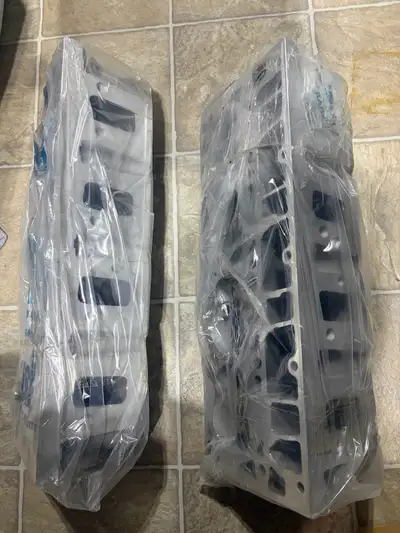 Hello, would I have here as a set of 0821 LS3 square port cylinder Heads with Bryan Tooley racing 65...