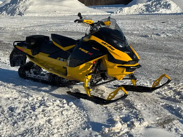 BRP Ski-doo MXZ X 2025 600R in Snowmobiles in Lévis - Image 2