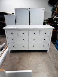 Dresser, 8 Drawer, Glass Top, 5 leg ~ 63wx38hx20d
