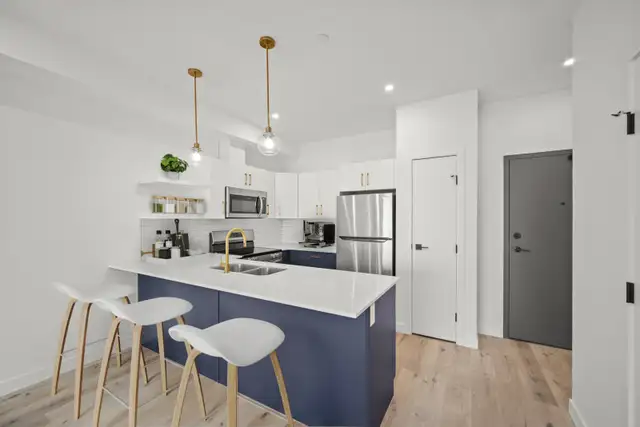 Luxury 2 Bedroom Apartment! With Fitness Centre!