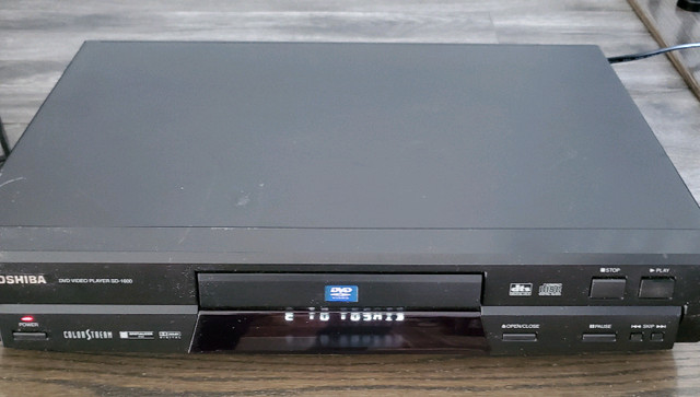 DVD Video player (Toshiba) dans CD, DVD et Blu-ray  à Ouest de l’Île