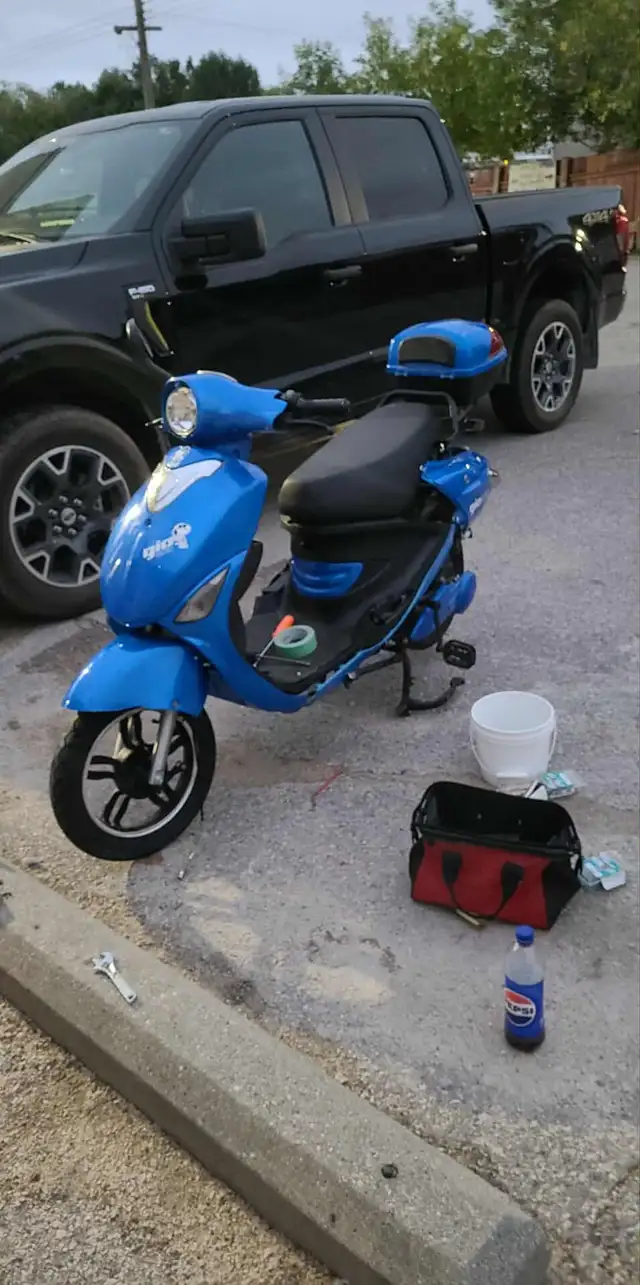 Gio Italia Elctric scooter in Scooters & Pocket Bikes in Winnipeg - Image 2