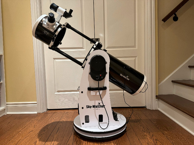 Sky Watcher Goto 8 in Dobsonian Telescope Flextube 200p Synscan dans Loisirs et artisanat  à Ville de Montréal