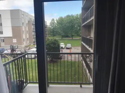 -----English Below------ Grand 3 ½ spacieux à louer – LaSalle Très beau logement 3 ½ large et lumine...