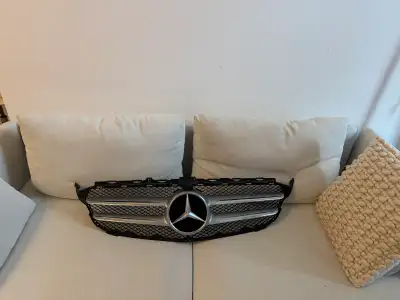 Pick up : sheppard and leslie Came from 2018 C300 Please send me your number will call you or text y...