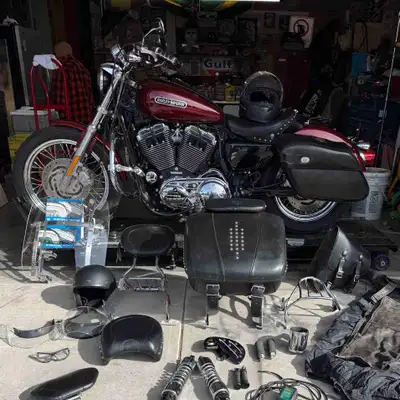 Well-maintained 2010 Harley-Davidson Sportster 1200 XL Low with only 11,200 km. This bike is in exce...