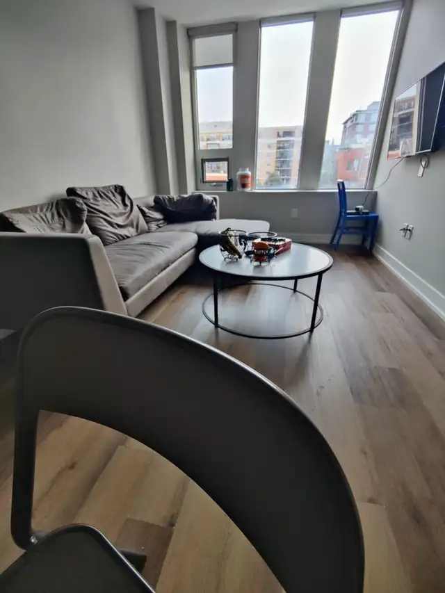 1 bedroom in a 3-bedroom apartment 63436971798275123