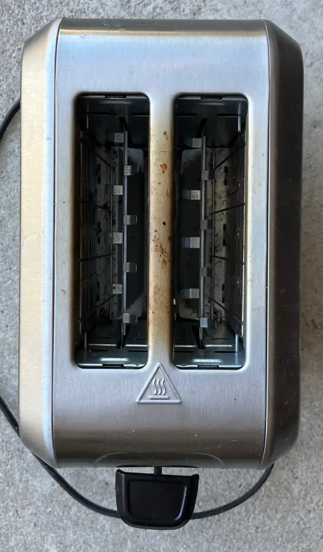 Hamilton Beach 2-Slice Toaster in Toasters & Toaster Ovens in Markham / York Region - Image 5