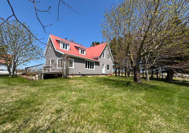 4 Bed 2 Bath All Inclusive Fully Furnished Home - Canoe Cove PE