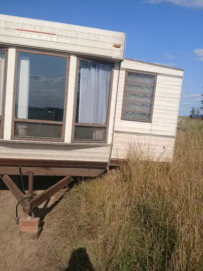 Good old 1984 camper trailer for sale need it off farm asap, floor will need work to get slid out in...