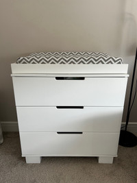 Babyletto Dresser with change table