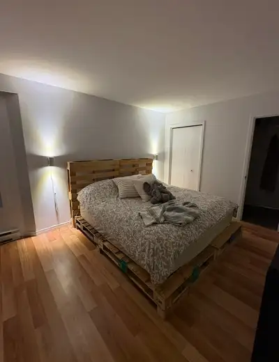Grand 4 ½ à louer – Disponible dès le 1er novembre 2026 Très beau et grand 4 ½, spacieux et bien sit...