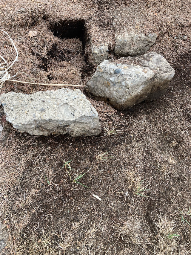 Blocks of Rock in Free Stuff in Edmonton - Image 2