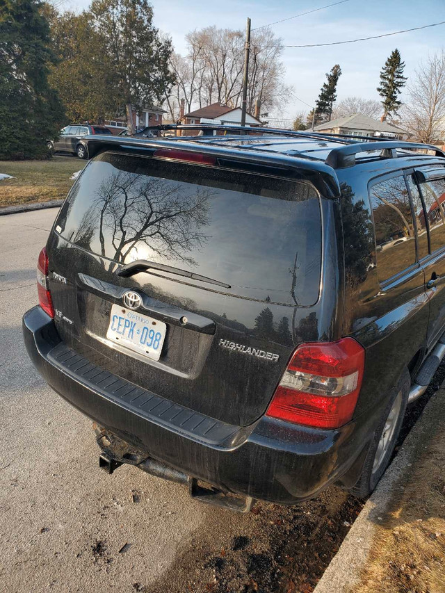 2005 toyota highlander in Cars & Trucks in City of Toronto - Image 2