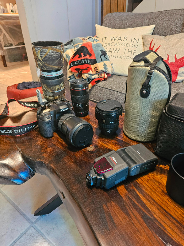 Canon 80D Bundle For Sale in Cameras & Camcorders in Kawartha Lakes - Image 3