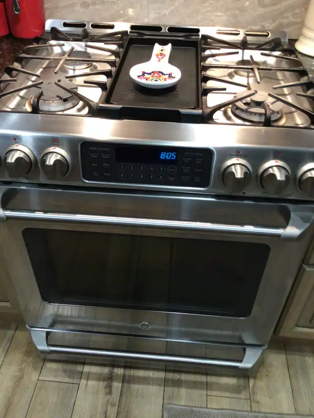 GE Cafe  Gas/Electric  30” Stove.   Slide in in Stoves, Ovens & Ranges in Belleville - Image 3