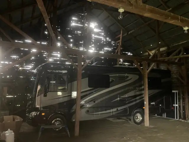 Fleetwood Storm 2014 in RVs & Motorhomes in Rouyn-Noranda - Image 4