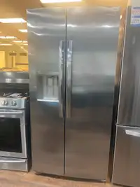 Réfrigérateur Inox 33po Side by Side en boite ouverte