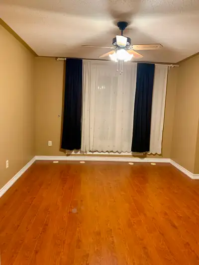 Private master bedroom ideal for a single female for 1100per months or for a couple for $1300 per mo...