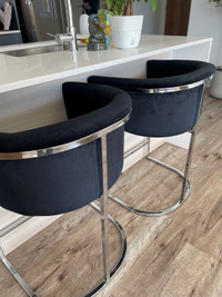 NEGOCIABLE 2 bar stools to sell | 2 chaises a bar a vendre