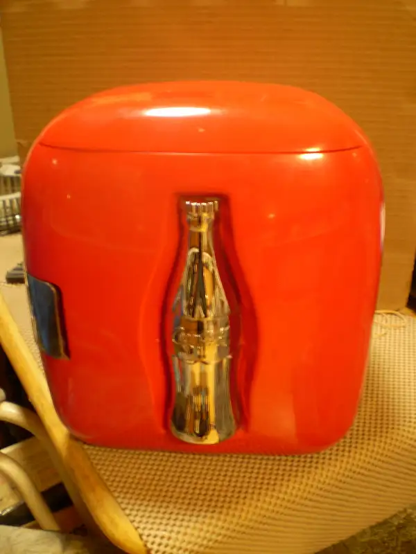 COCA COLA RETRO MINI COOLER/WARMER $60
