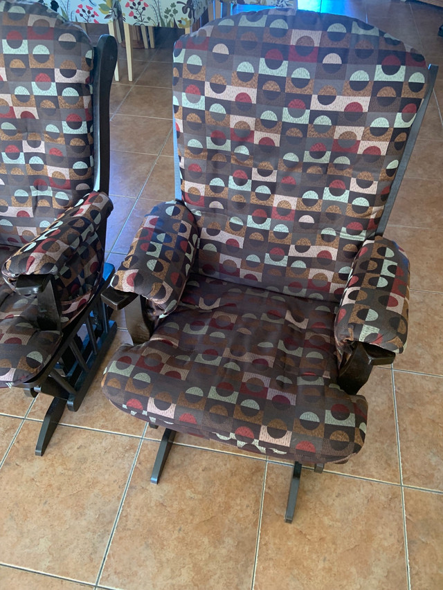 2 Fauteuil berçant  in Chairs & Recliners in West Island - Image 2