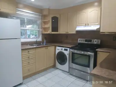Detached house on Upper Gage, close to Lincoln, quick access to Lincoln M. Alexander Pkwy and highwa...