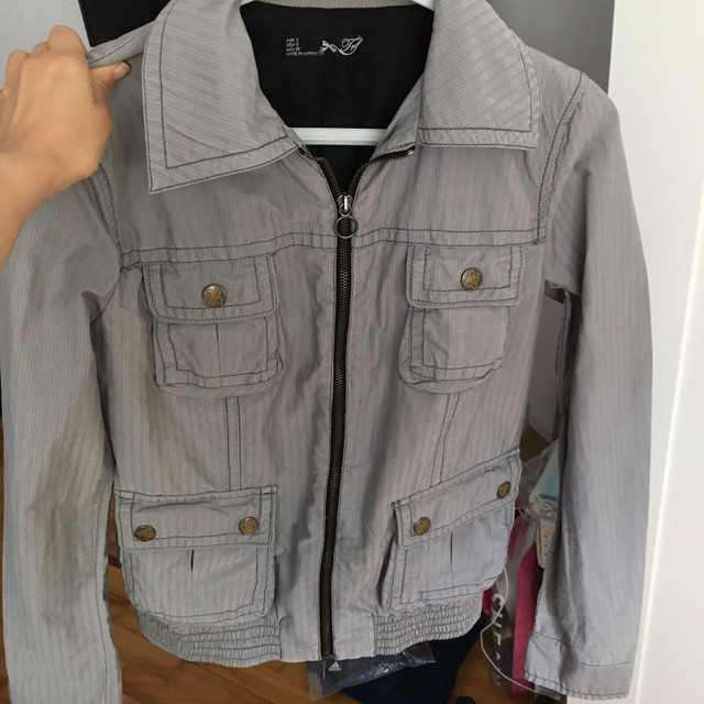 Grey jacket from Zara dans Femmes - Hauts et vêtements d'extérieur  à Ville de Montréal - Image 3