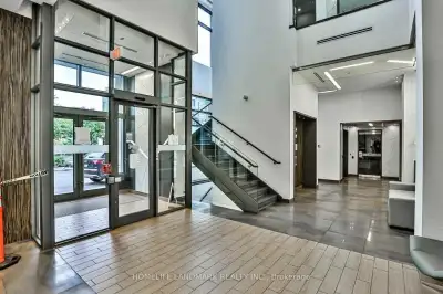 Large 1 Bed   1 Den Available in Markham/Thronhill