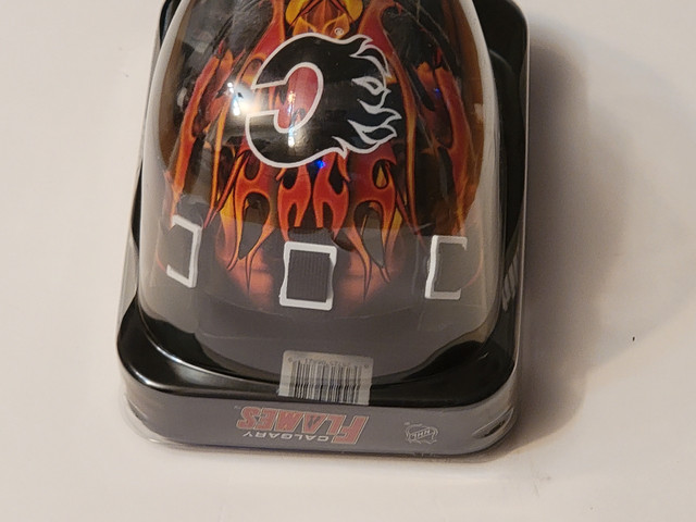 FRANKLIN Sports NHL Team Series Mini Goalie Mask-Calgary Flames in Arts & Collectibles in City of Toronto - Image 4