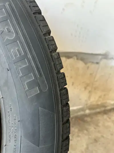 Winter rims and Tires Pirelli ice zero Tires and rims 215 / 65 / R17 Came off a 2023 Tiguan Bolt Pat...