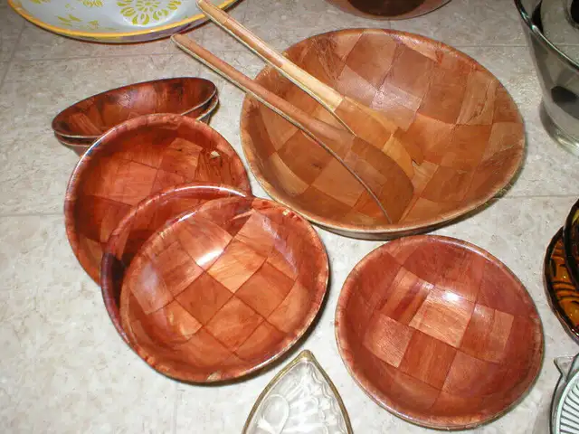 LOT BOL BOLS ASSIETTE PLATE RAPE SALADIER PRESSE JUS JUICE ETC in Kitchen & Dining Wares in Longueuil / South Shore - Image 5