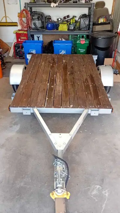 6' X 4' New lights New deck Comes with reliever lock Ball 1 7/8